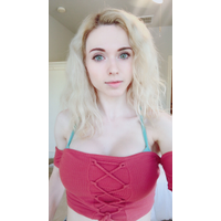 Amouranth-1013937411028602880-20180702_200811-img1-AkROsSUx-cZBRCz7w-NhIr8Yyv.jpg