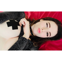 Amouranth-1100876393645248517-20190227_165240-img1-jjSwfFaj-Y8yXyVei-sswYIis4.png