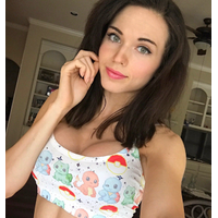 Amouranth-1105876058627280902-20190313_125933-img1-YTjUyMHI-7QoO7sd0-ta7Fd38B.png