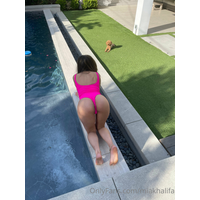 MiaKhalifa-01999837-9C50-71E0-AA3C-08C161F82256-LmWMGfP5.jpg