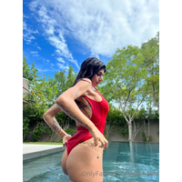 MiaKhalifa_3024x4032_0199A784-90A7-75E1-9AE0-F8FE869EA932-WzTQaim8.jpg