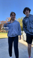 TikTok17-SNJOWjsR.mp4