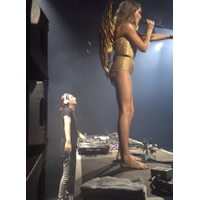 Tove-Lo-Feet-2260514-k062jxGd.jpg