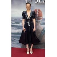 daisy-ridley-young-woman-and-the-sea-london-premiere-2024-05-29-02-jLNlc1G2.jpg