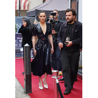daisy-ridley-young-woman-and-the-sea-london-premiere-2024-05-29-05-QspYiSyW.jpg