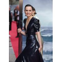 daisy-ridley-young-woman-and-the-sea-london-premiere-2024-05-29-09-k21ITTBu.jpg
