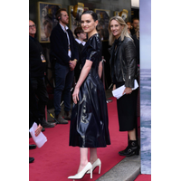 daisy-ridley-young-woman-and-the-sea-london-premiere-2024-05-29-10-OR3hFzaU.jpg